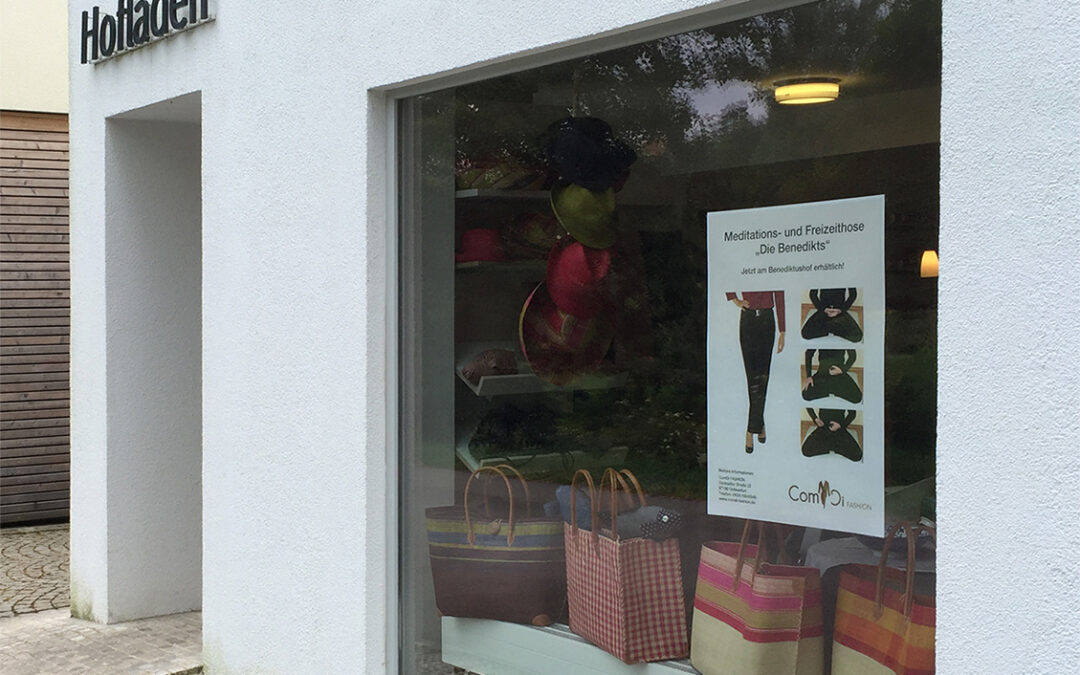 Meditation and casual trousers „Die Benedikts“ now available at Benediktushof Holzkirchen